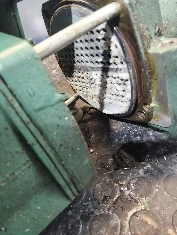Depósitos en el haz tubular del circuito de refrigeración antes de la limpieza