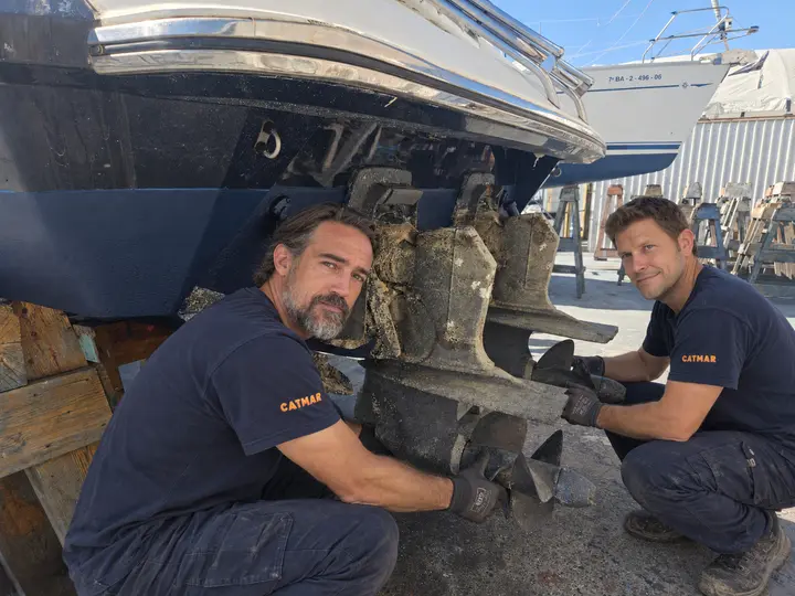 Mantenimiento de colas de propulsión marina.